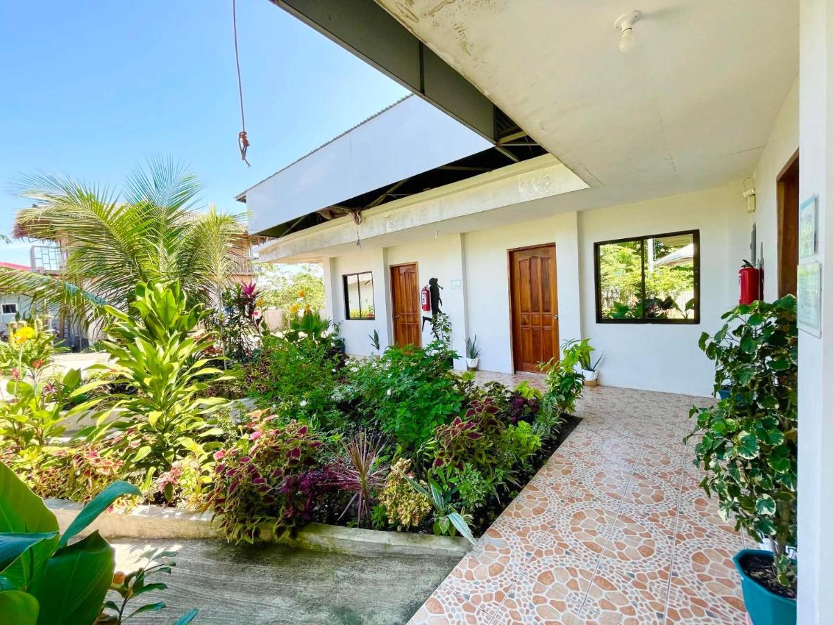 Ananas Guesthouse Moalboal Exterior foto